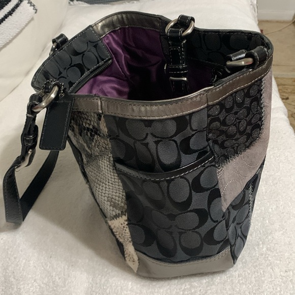 Black coach - Picture 5 of 6